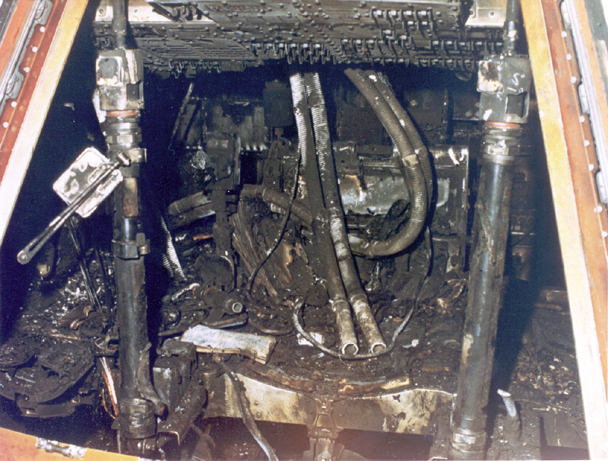 Estado en que quedó la capsula del Apolo 1 después del incendio.