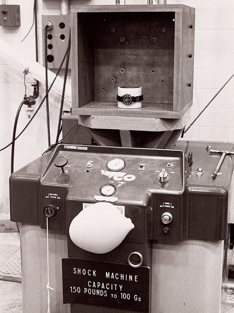 NASA testando al Omega Speedmaster en la máquina de impactos