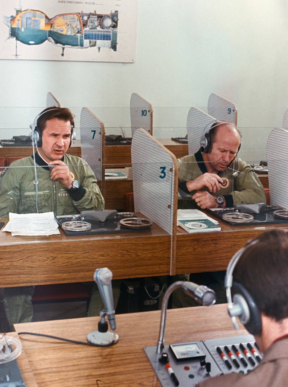 Los cosmonautas soviéticos en clase de inglés.