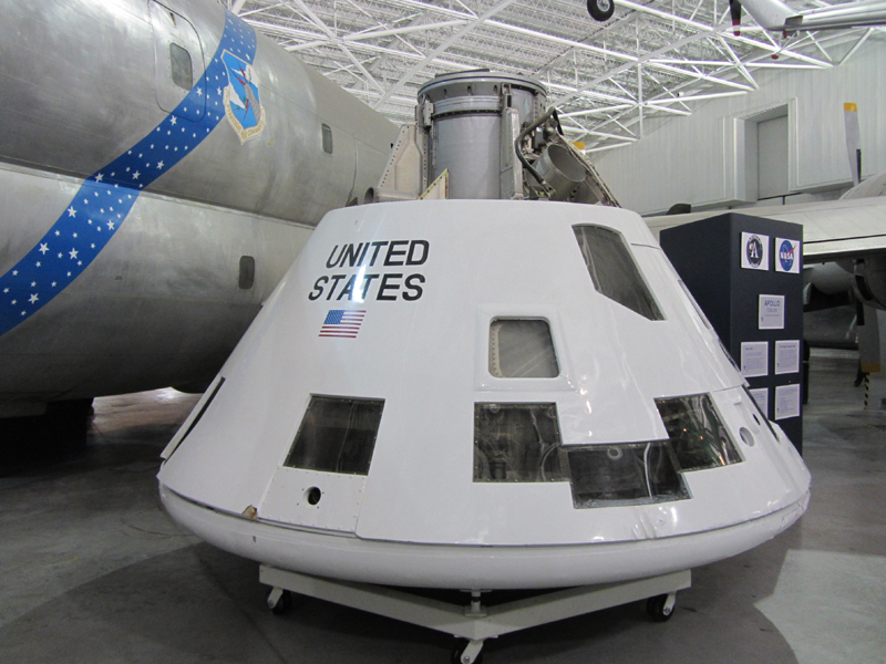 Apollo Command Space Module (CSM 009) en el Strategic Air Command & Aerospace Museum.