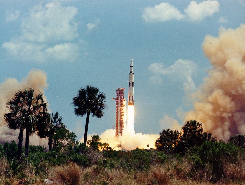 Lanzamiento del Apolo 16 (AP16-S72-35345) - NASA