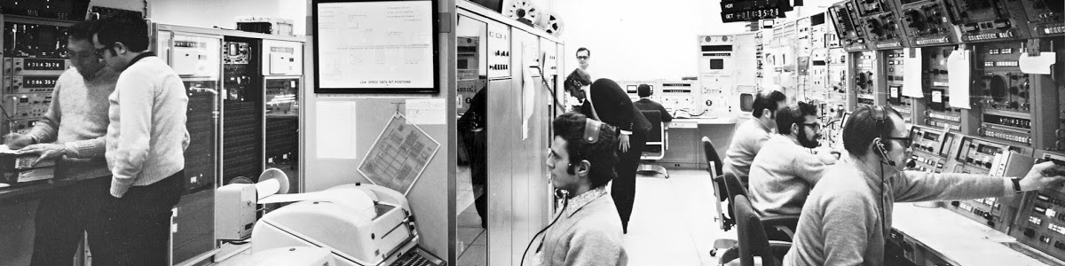 Técnicos trabajando en la estación de Fresnedillas (MAD) durante un SRT (Station Readiness Test) antes del Apolo 16, el 10 de marzo de 1972